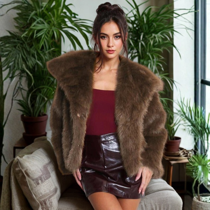 Corrine - Elegancki Fuzzy Płaszcz z Długim Rękawem i Kołnierzem